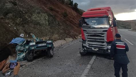 T­o­k­a­t­­t­a­ ­T­I­R­ ­i­l­e­ ­k­a­m­y­o­n­e­t­ ­ç­a­r­p­ı­ş­t­ı­:­ ­1­ ­ö­l­ü­,­ ­2­ ­y­a­r­a­l­ı­ ­-­ ­Y­a­ş­a­m­ ­H­a­b­e­r­l­e­r­i­